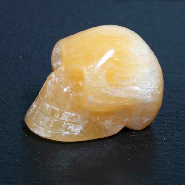 Orangen Calzit Totenkopf 3,6x4,9cm, 93 gram